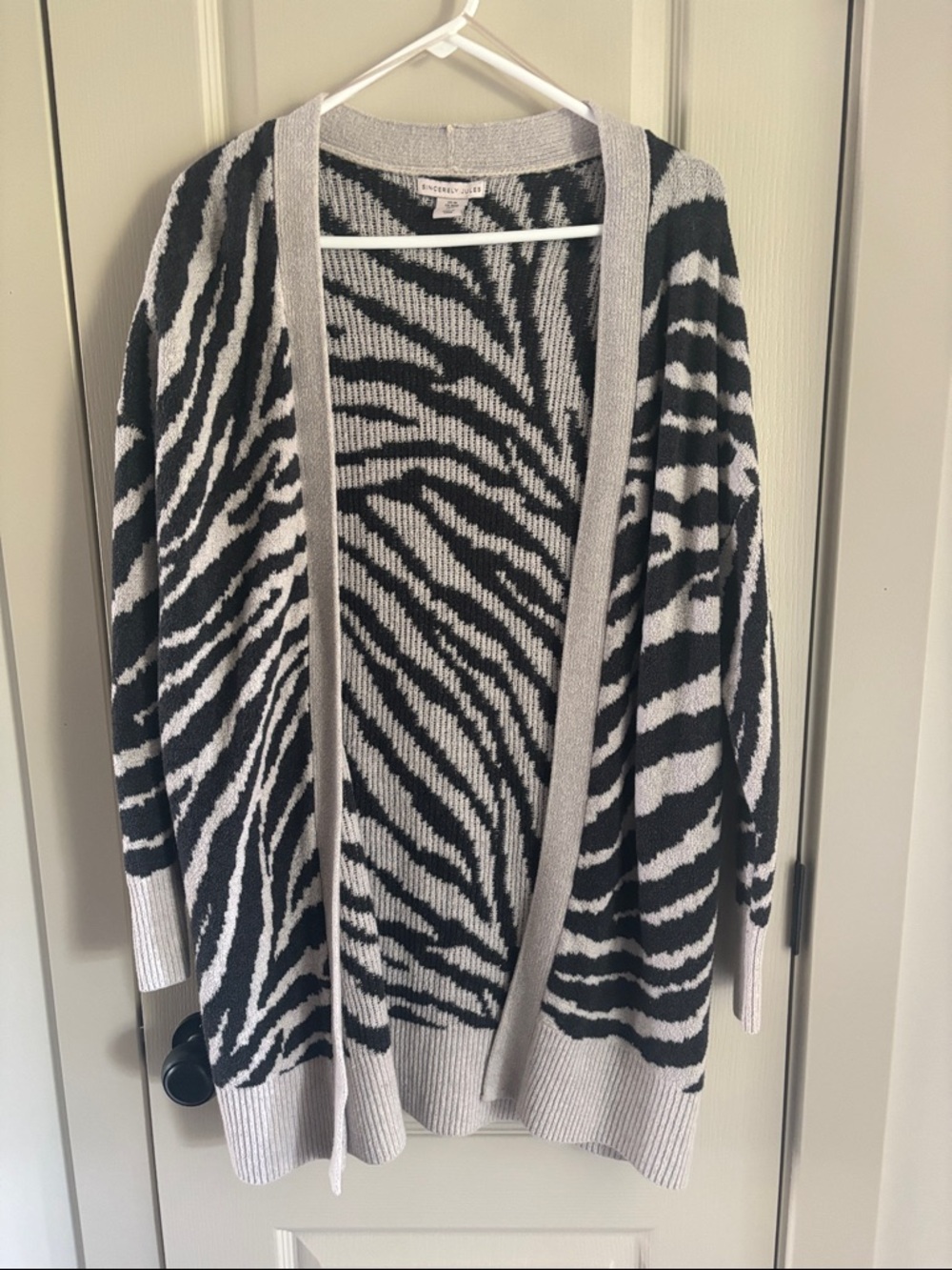 Sincerely Jules Women's Zebra-Print Open Front Cardigan (M)